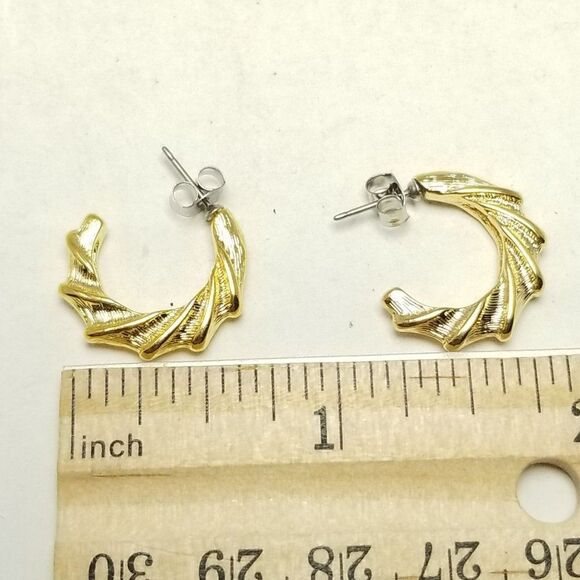 Vintage Gold Tone Small Huggie Hoop Stud Earrings, Unique Spiral Design, Estate - Picture 5 of 6
